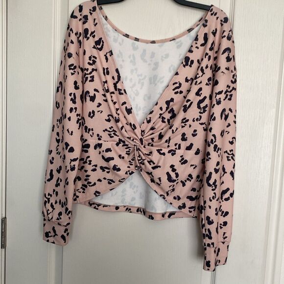 Cupshe two way pullover top. Wear it several ways and off the shoulder look Sz M - Picture 4 of 16